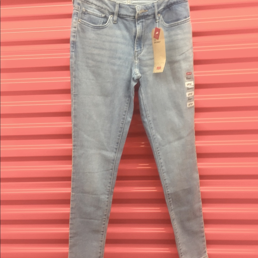 Levi’s 711 Jeans